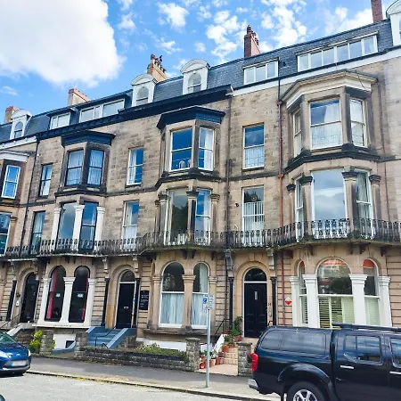 13 Flat 4 Esplanade Gardens Apartman